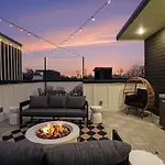 Holiday home Halo-rooftop Patio & Game Room-mins To Broadway *