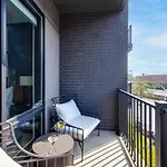 Symphony - Odyssey - Mins To Broadway - Pool & Gym Holiday home *