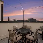 Halo-rooftop Patio & Game Room-mins To Broadway * Nashville