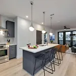 Holiday home Symphony - Odyssey - Mins To Broadway - Pool & Gym Nashville
