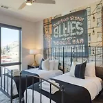 New Modern 2bdr In Walkable Midtown W Gym Pool Honkey-tonk By Avantstay Holiday home Nashville