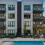 New Modern 2bdr In Walkable Midtown W Gym Pool Honkey-tonk By Avantstay