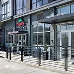 New Modern 2bdr In Walkable Midtown W Gym Pool Honkey-tonk By Avantstay Holiday home *
