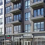 Holiday home New Modern 2bdr In Walkable Midtown W Gym Pool Honkey-tonk By Avantstay *