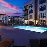 New Modern 2bdr In Walkable Midtown W Gym Pool Honkey-tonk By Avantstay Holiday home Nashville