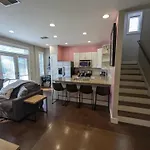 2-Bedroom Condo Unit With Free Parking & 2 King Beds
