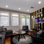The Johnny Cash - Music Row District - Free Garage Parking - King Bed