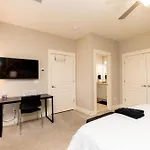 The Johnny Cash - Music Row District - Free Garage Parking - King Bed * Nashville