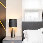 The Johnny Cash - Music Row District - Free Garage Parking - King Bed Apartment Nashville