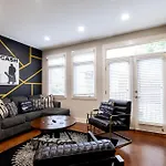 The Johnny Cash - Music Row District - Free Garage Parking - King Bed