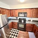 Walk To Broadway! 2Br2Bath Condo, Sleeps 6, Pool