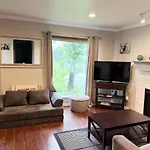 Walk To Broadway! 2Br2Bath Condo, Sleeps 6, Pool