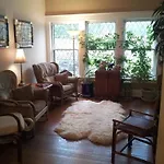 Bed & Breakfast Daisy Hill 3*