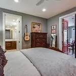 Songwriters Studio In 12 South Nashville