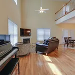 Luxury And Convenience! Walk To Everything! Home