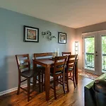 Stunning Riverfront, Downtown Condo, Close To Everything!Best Spot In Nashville! Condo