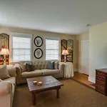 Charmer In Nashville\'S Green Hills Neighborhood Apts