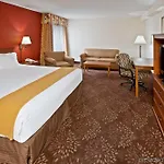 Express Airport By Ihg Hotel