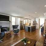 Skyline Views In High-End Gulch Home