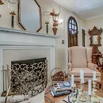 Bed & Breakfast Daisy Hill 3*
