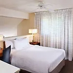 Hotel By Marriott Airport