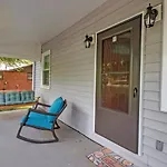 Walk To Trails & Fishing Spots! Lake Ozark Escape Holiday home Nashville