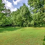 Holiday home Walk To Trails & Fishing Spots! Lake Ozark Escape Nashville