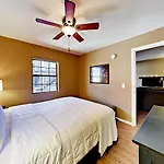Landmark Mcmillin Court Apartment #7 Condo