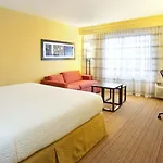 Courtyard By Marriott Vanderbilt West End Hotel 3*