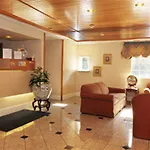 Hotel Red Lion & Airport 2*