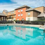 Express Airport By Ihg Hotel 3*