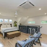 Calvin Garden Getaway * Nashville