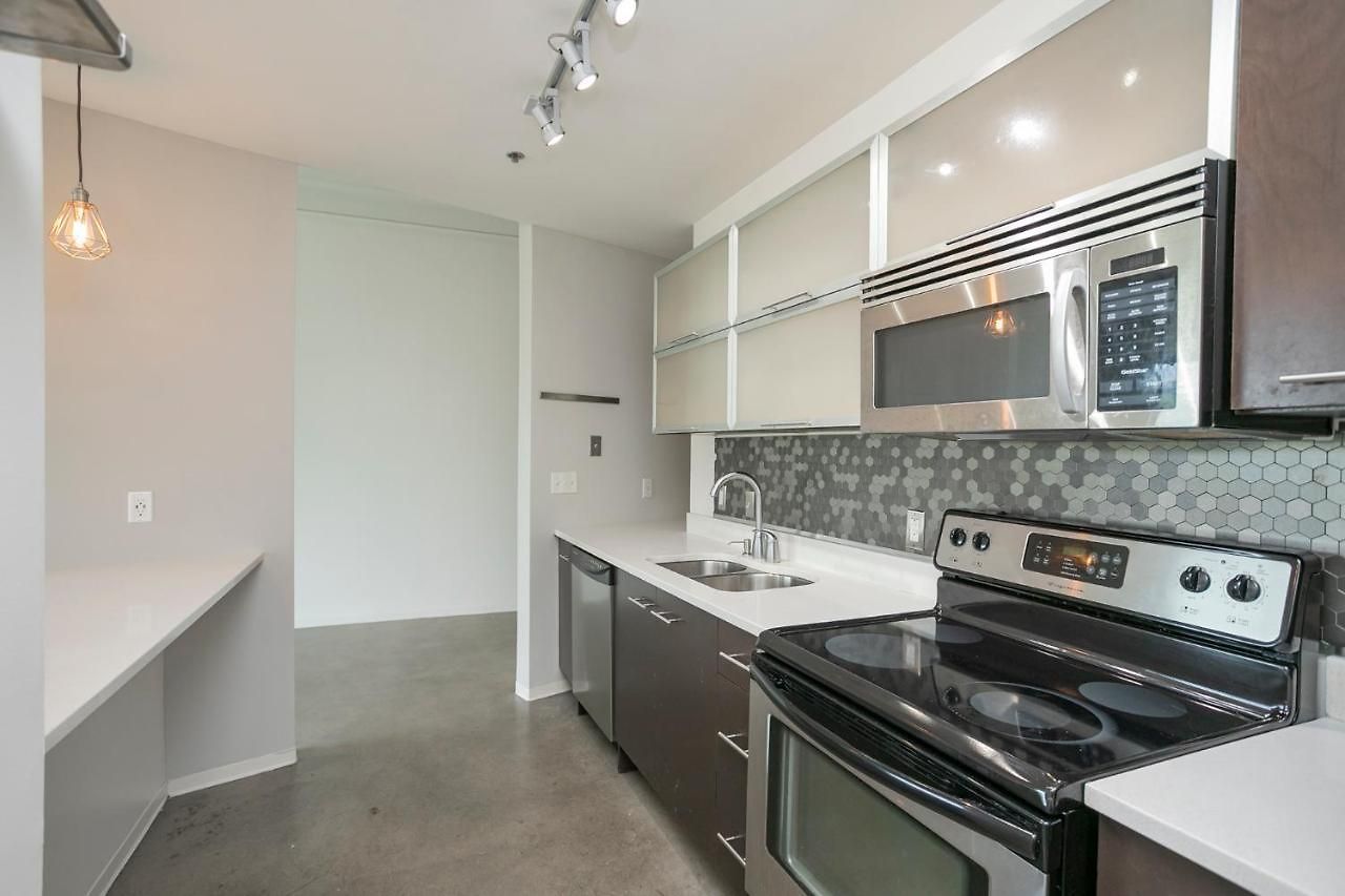 Unfurnished Amazing Layout W Balcony & Storage 30 Day Minimum Holiday home