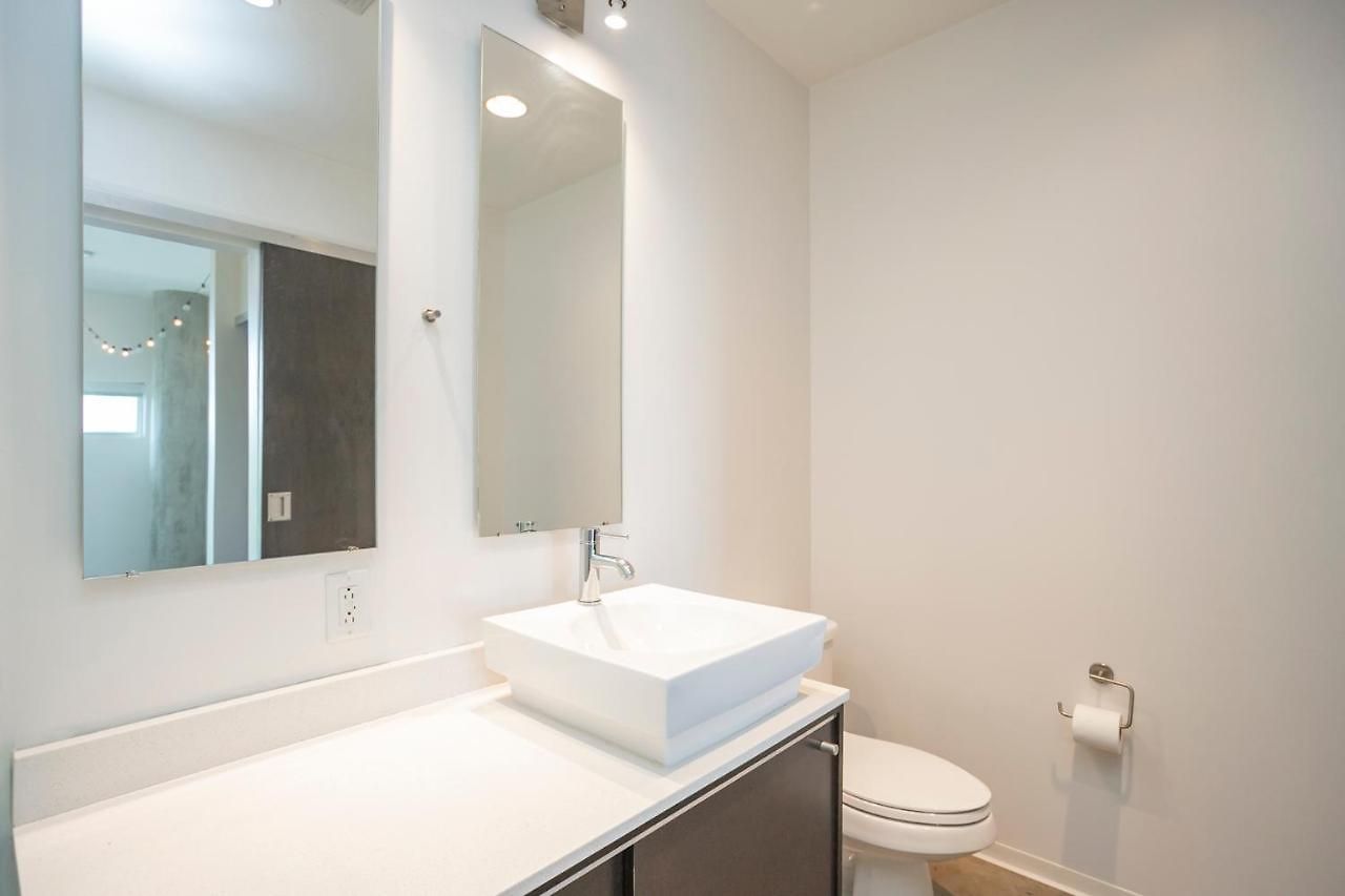Unfurnished Amazing Layout W Balcony & Storage 30 Day Minimum Holiday home Nashville
