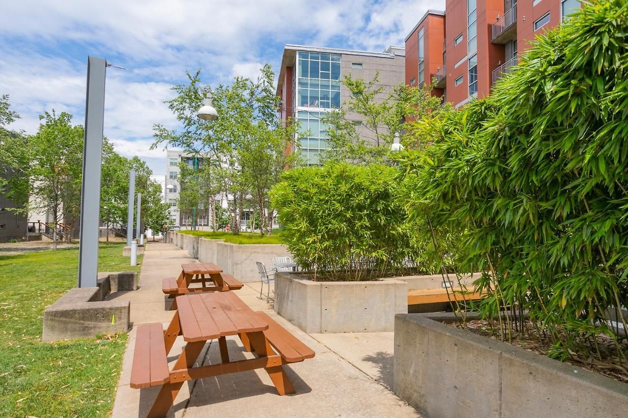 Unfurnished Amazing Layout W Balcony & Storage 30 Day Minimum *