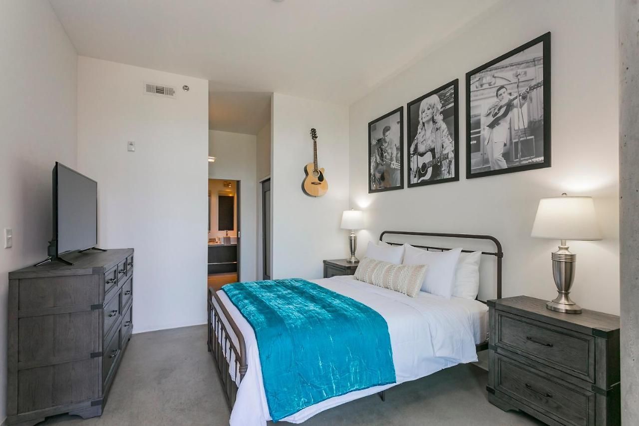 Holiday home Mid Century Modern Downtown 30+ Night Min