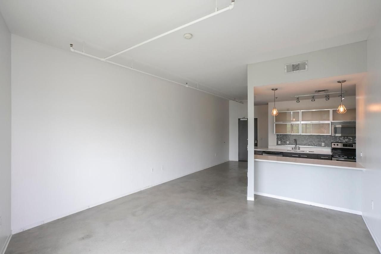 Unfurnished Amazing Layout W Balcony & Storage 30 Day Minimum *