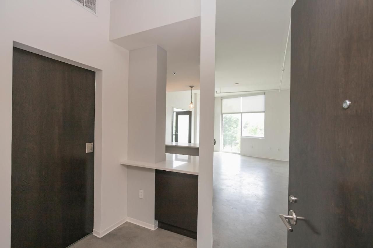 Unfurnished Amazing Layout W Balcony & Storage 30 Day Minimum *