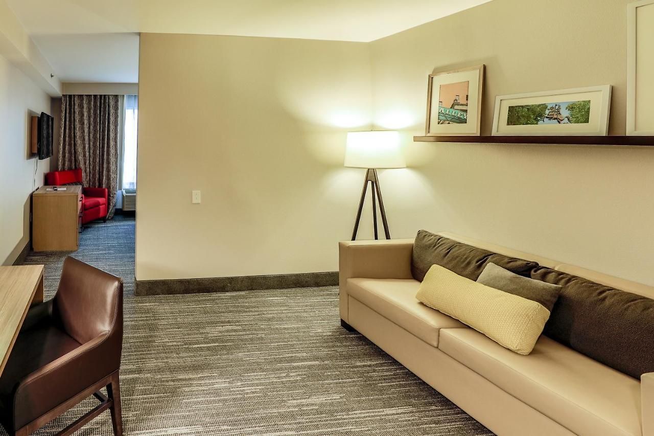 Country & By Radisson Airport Tn 4*