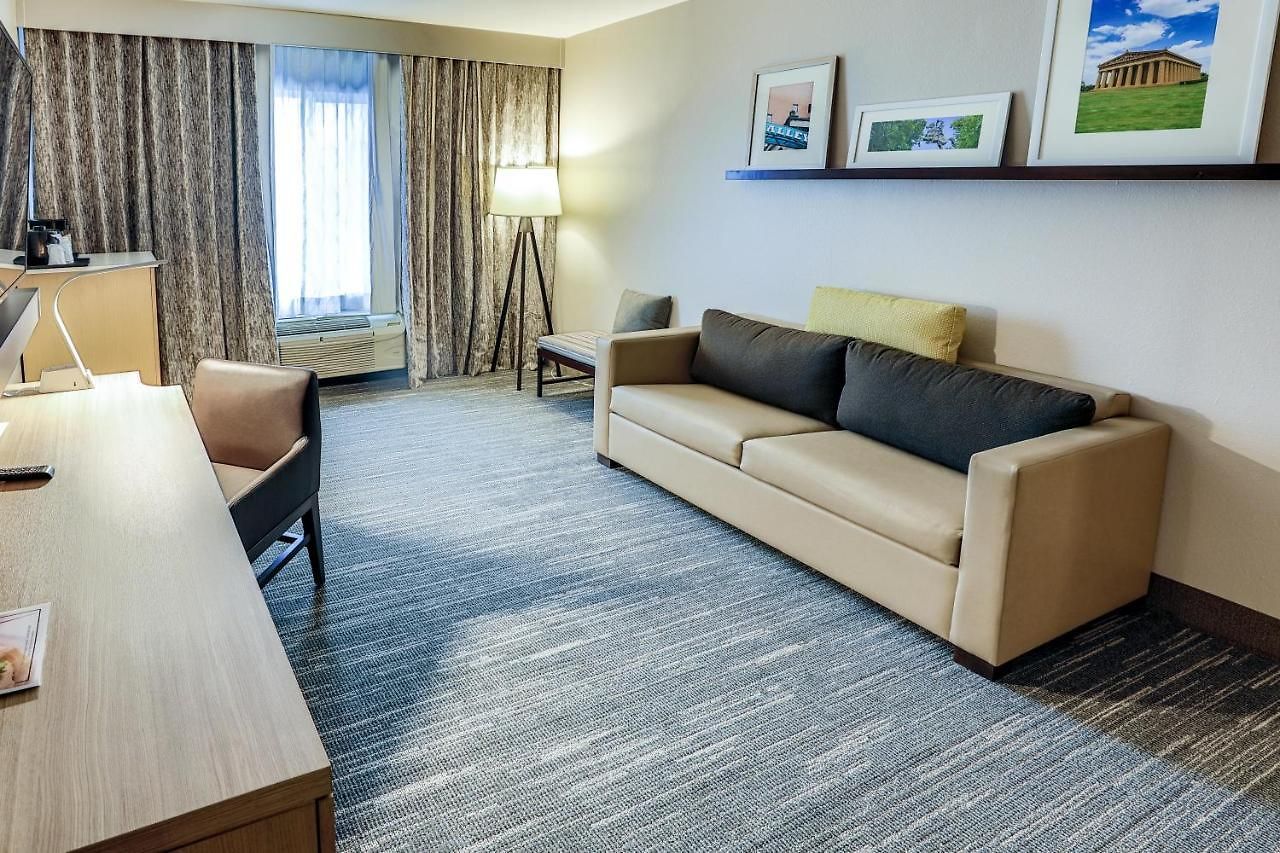Hotel Country & By Radisson Airport Tn Nashville