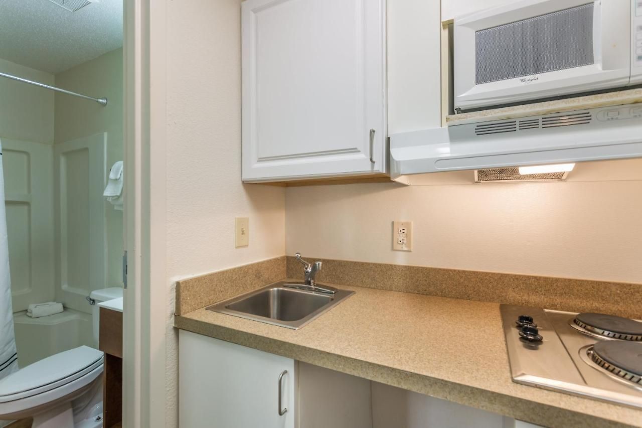 Hotel Hometowne By Red Roof - Airport/briley Pkwy 2*
