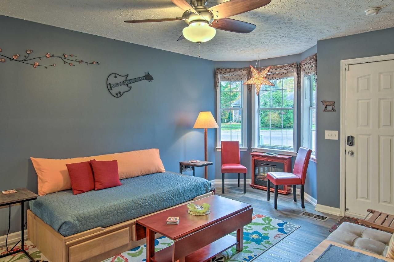 Holiday home Lively East Pad: Walk To Bars & Eateries
