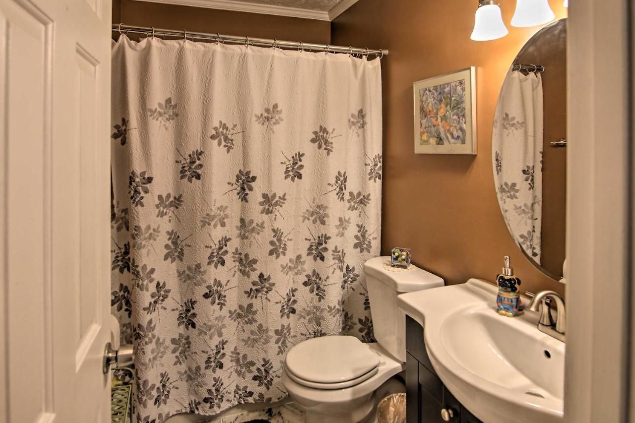 Lively East Pad: Walk To Bars & Eateries *