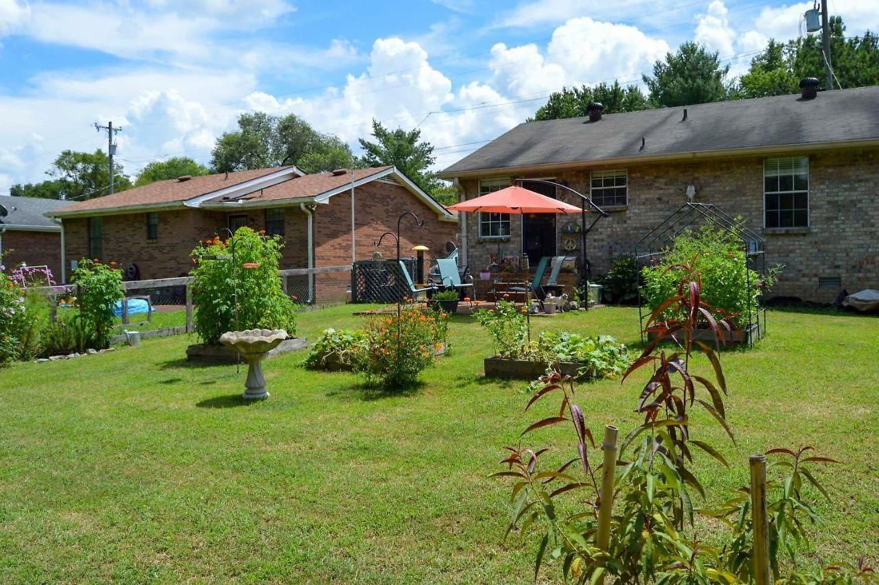 Holiday home Lively East Pad: Walk To Bars & Eateries *