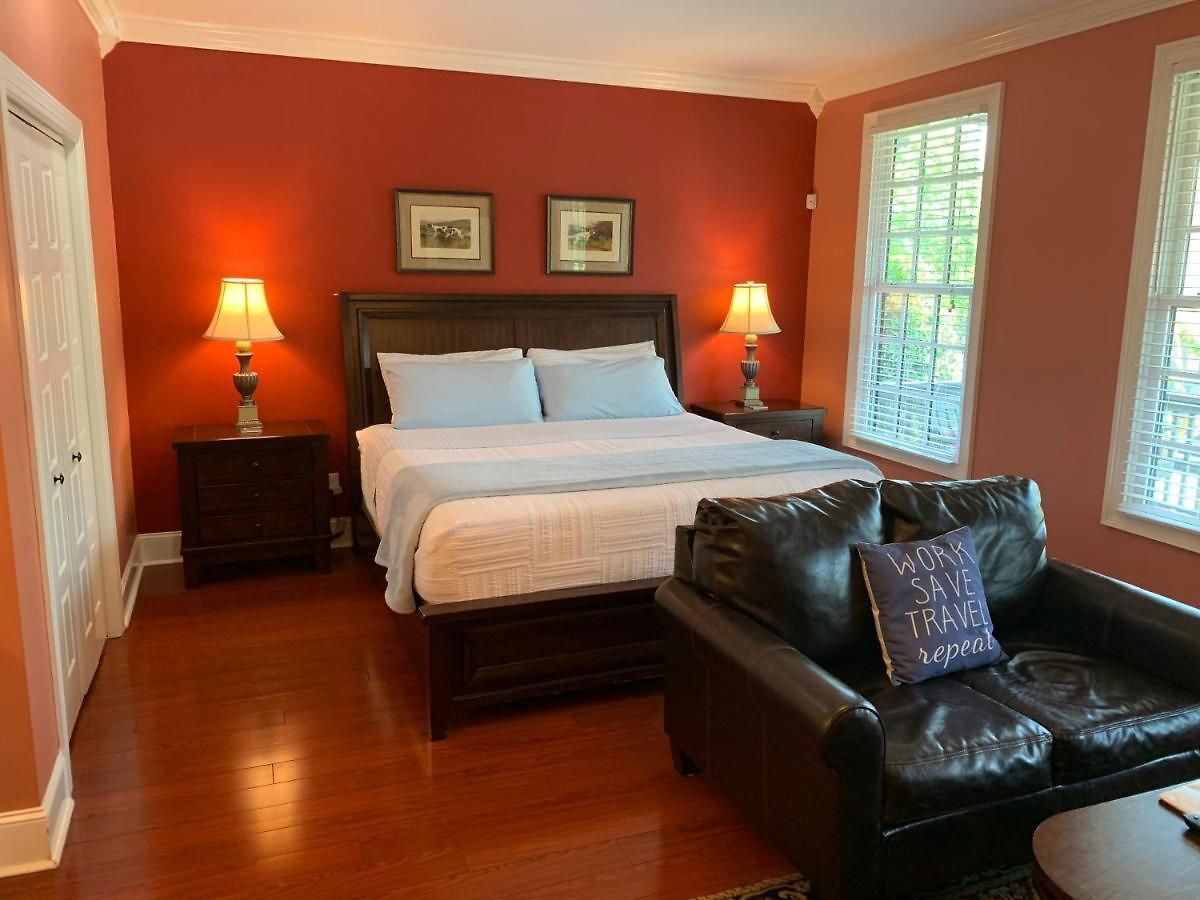 Rick's Downtown 4*