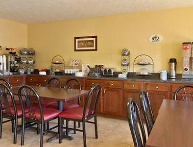 Super 8 By Wyndham Whites Creek/ Nw Area Hotel 2*