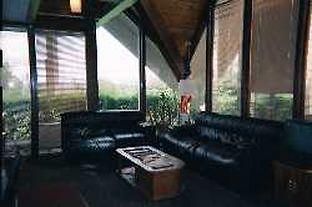 Super 8 By Wyndham West