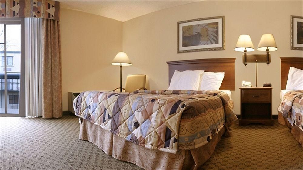 Hotel Express Airport By Ihg 3*