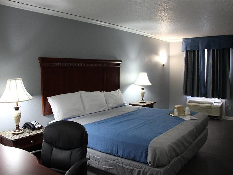 Quarters & Hotel