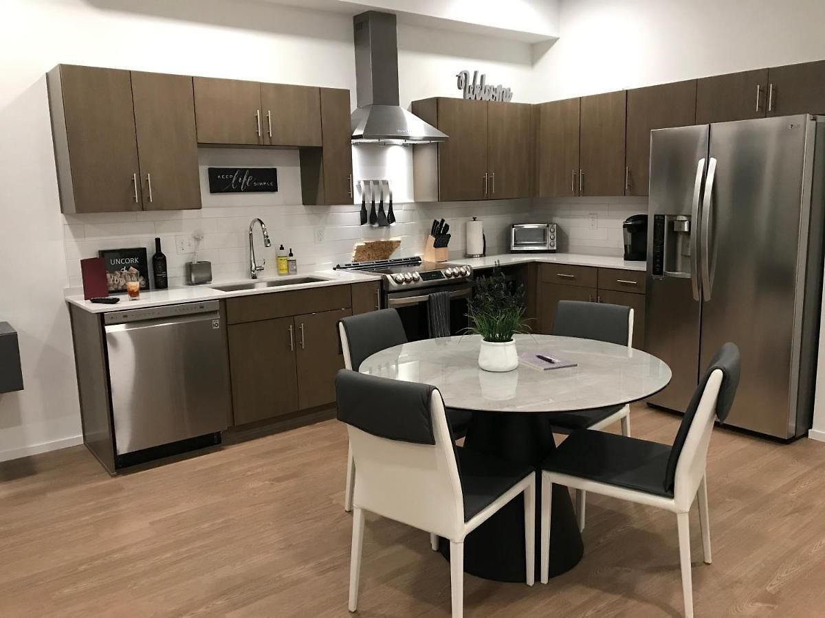 Urban Lux Modern 2 Bdr/2 Ba Condo Aparthotel *